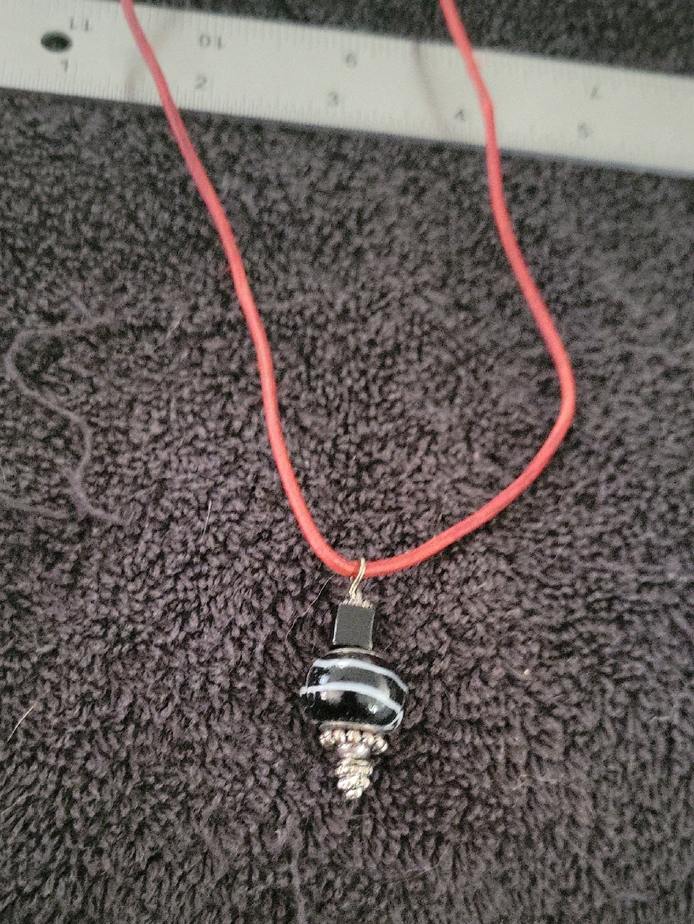 Source Unknown Black & Red Glass Bead Pendant Necklace